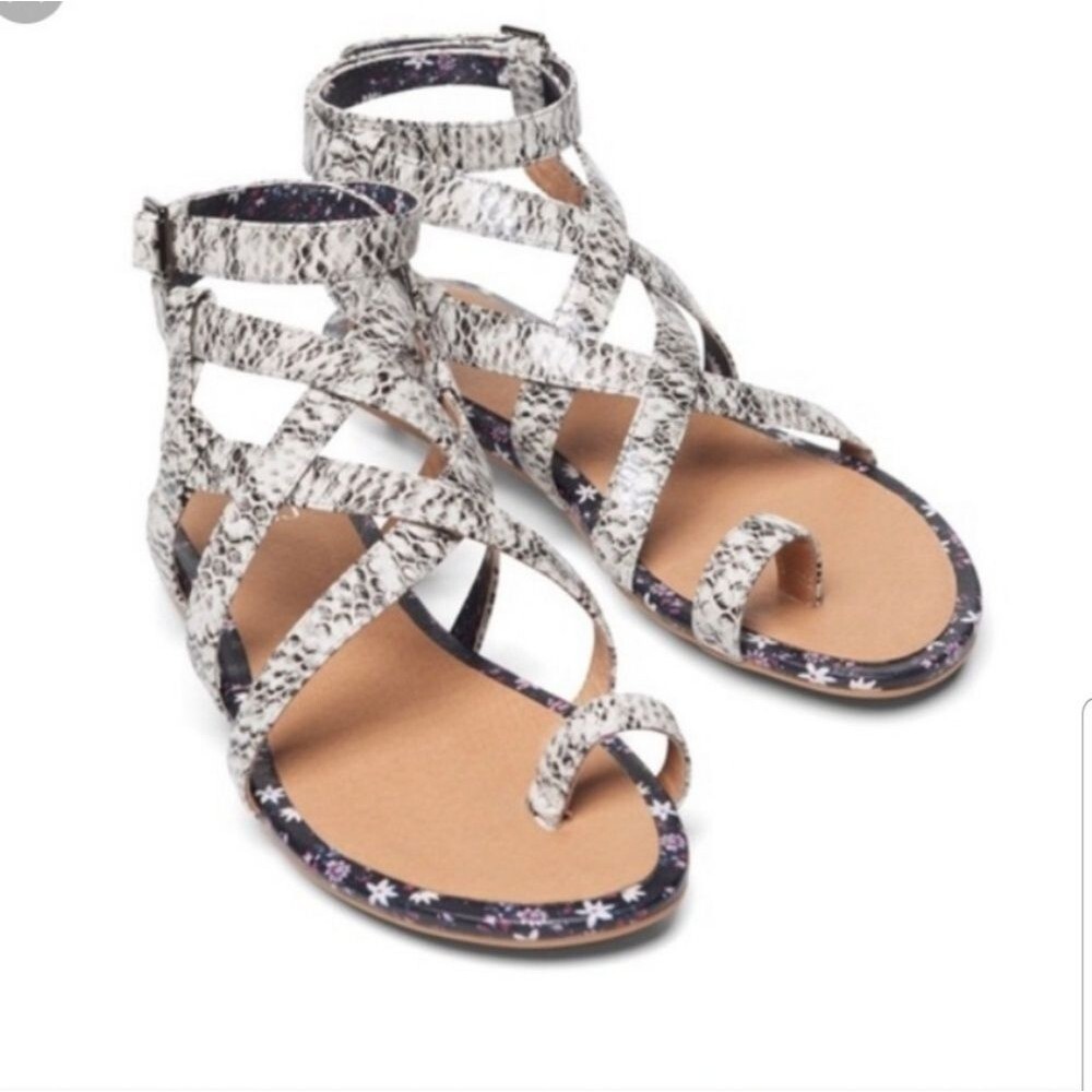 Cabi Athena snakeskin print gladiator sandals 9